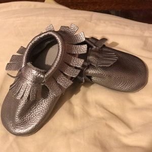 Silver/Gunmetal teeny toes moccasins for baby